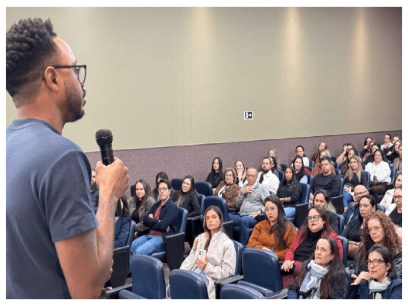 Palestra na ACIL debate atendimento humanizado e inclusão
