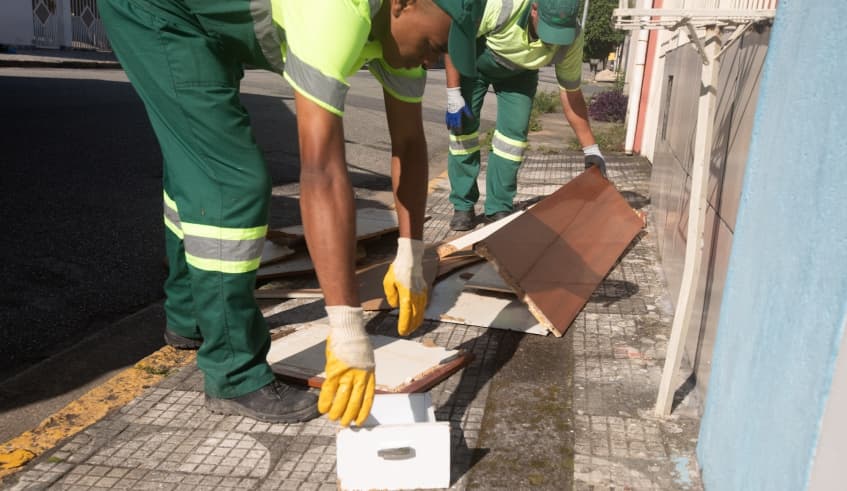 Cata-Tranqueira recolhe lixo em Mogi das Cruzes