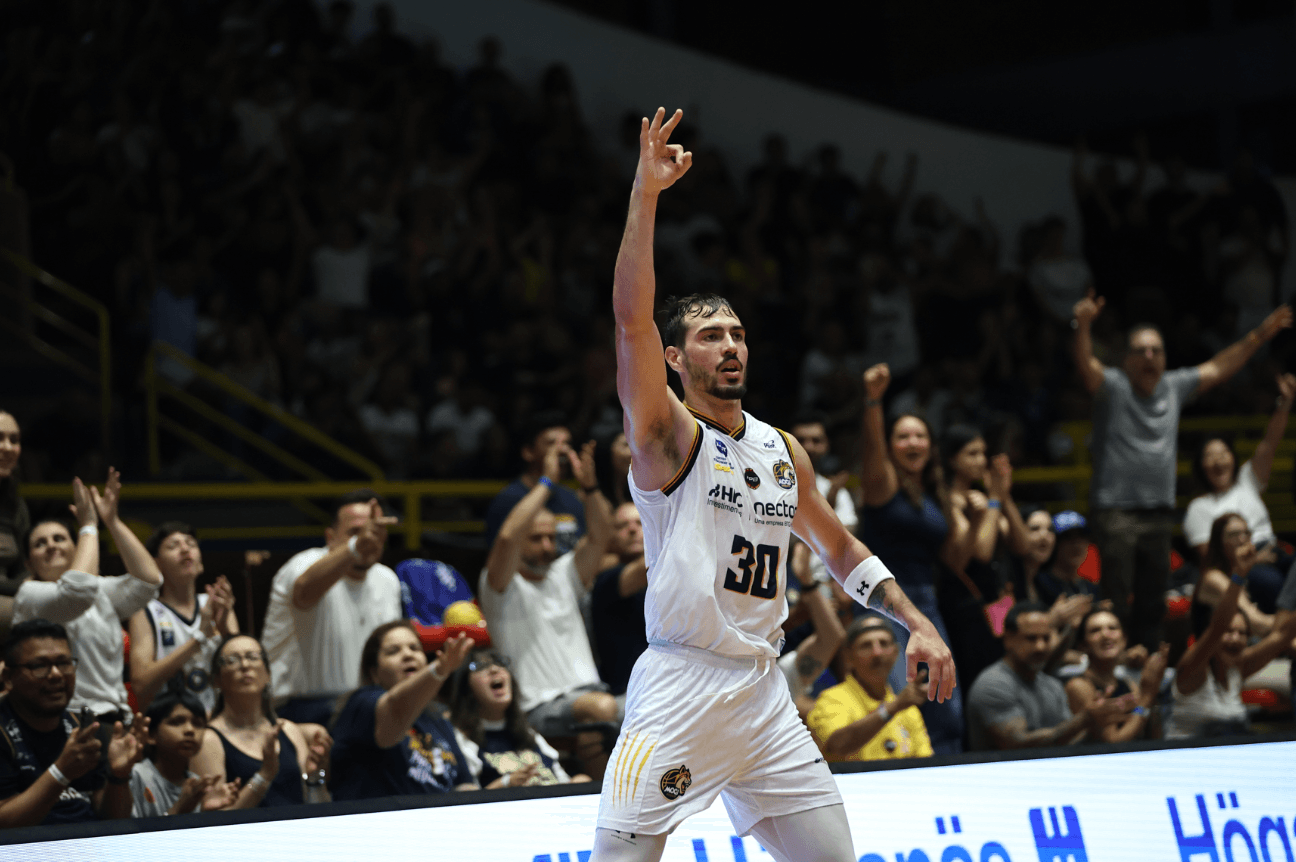 Mogi Basquete se aproxima do título paulista