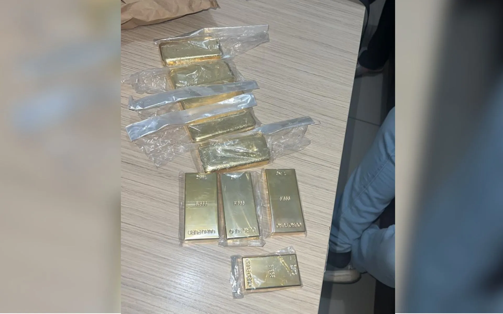 Dupla é presa por forjar roubo de barras de ouro