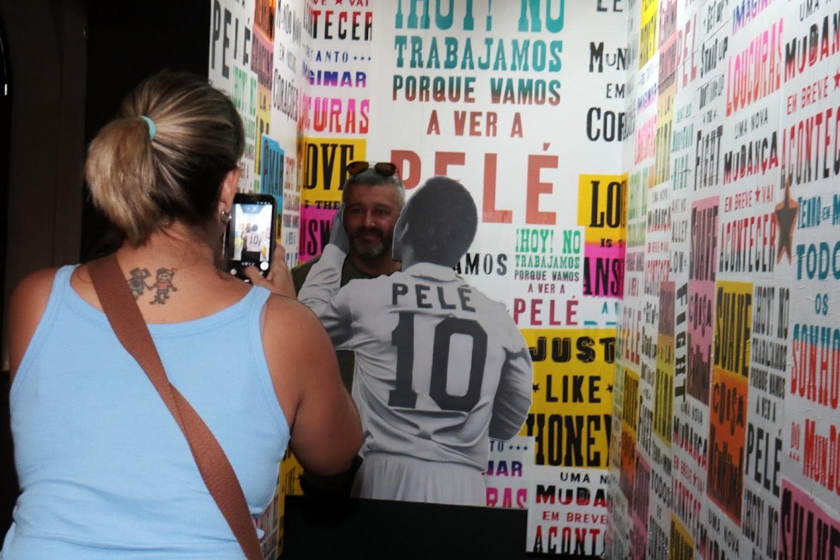 Exposição sobre Pelé tem instalação interativa em Santos